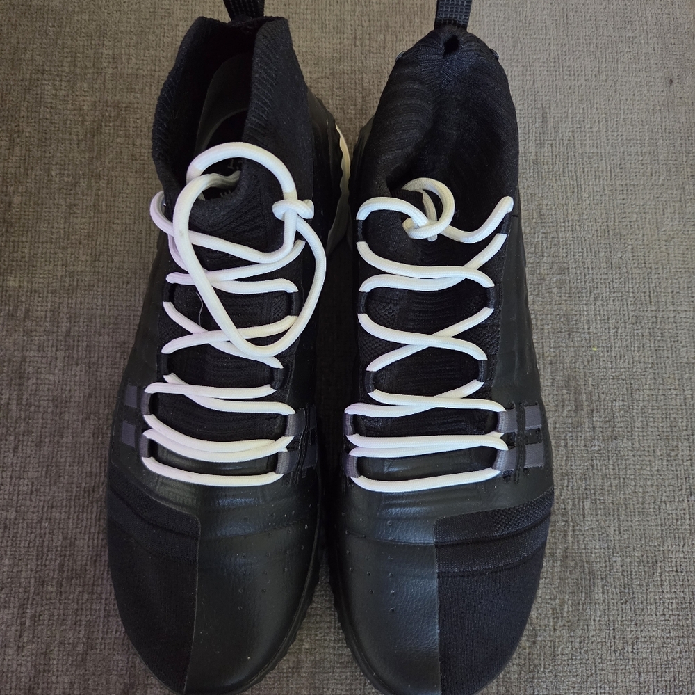 Under Armour Black and White Men's Shoes